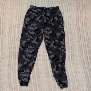 Large Camo UA sweatpants